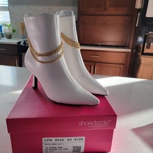 White pointed toe bootie